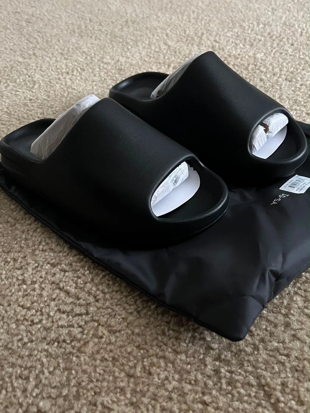 Yeezy Slide Sandal in Black